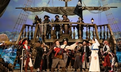 „Die Piraten von Penzance“ erobern die Wiener Volksoper. 