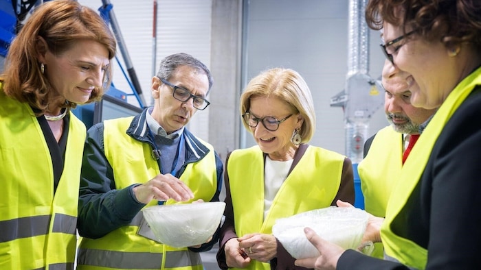 Feinstes Granulat liefer Austrotherm aus NÖ nach Kroatien. Dort werden Styropor-Kügelchen und ...