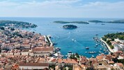 Ausblick von der kroatischen Insel Hvar. Auch wirtschaftlich bietet Kroatien für Österreich ...