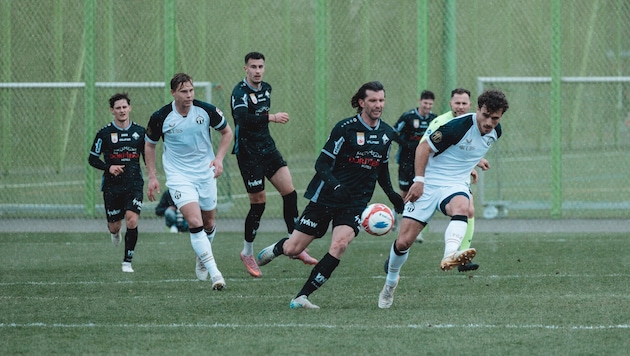 Alexander Gorgon (Mitte) und seine Teamkollegen unterlagen dem FC Zürich im Test.