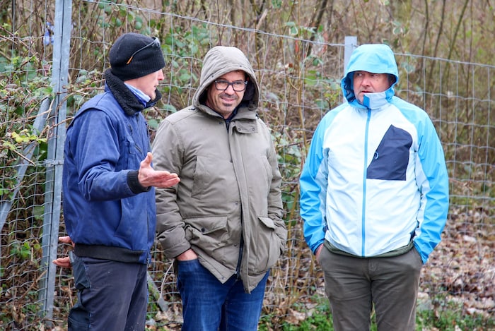 Dem Anifer Bauern Sebastian Mayr-Ziegler gehört der Parkplatz. Er hat ihn an ...