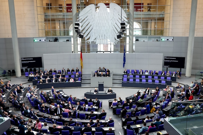 Das Thema Gewalt gegen Frauen und deren Schutz hat am Mittwoch eine hitzige Debatte im Deutschen ...