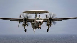 Israels Militär hat die Tötung des iranischen Marine-Kommandeurs bei einem Luftangriff gemeldet ...