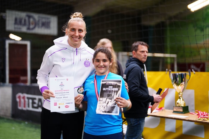 Teamspielerin Katharina Schiechtl zeichnete Rümeysa Ersoy (Leipziger Platz) als wertvollste ...