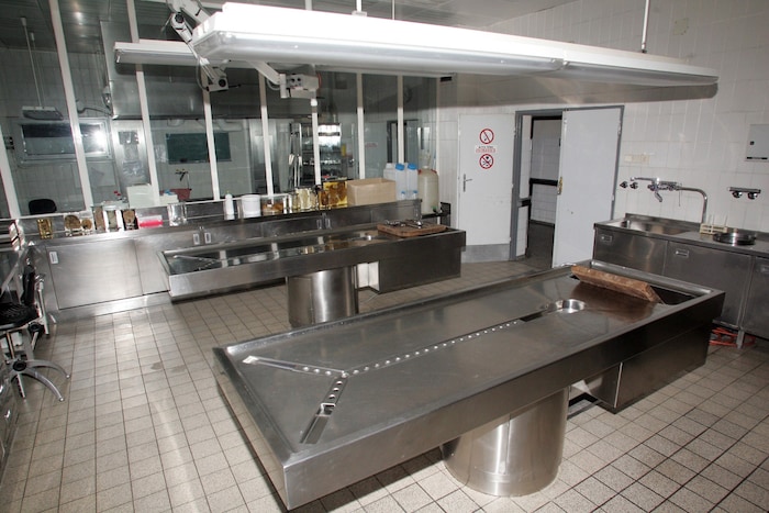 Personalmangel setzt die Gerichtsmedizin jetzt massiv unter Druck. (Archivbild)