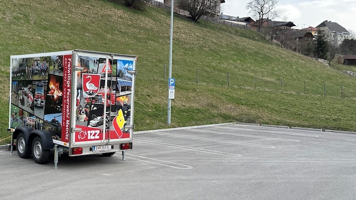 In Metnitz steht ein Sparmarkt ohne Strom da. Die FF Metnitz unterstützt mit Notstrom, um die ...