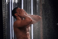 Licht aus-, Dusche einschalten – und das entspannende Prasseln des Wassers auf der Haut ...