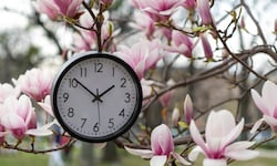 Die Zeitumstellung raubt uns eine Stunde Schlaf, dafür ist es abends länger hell. Das begünstigt ...