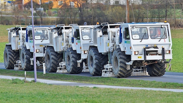 Seit Anfang Februar sind die Seismik-Lkw in der Oststeiermark unterwegs.