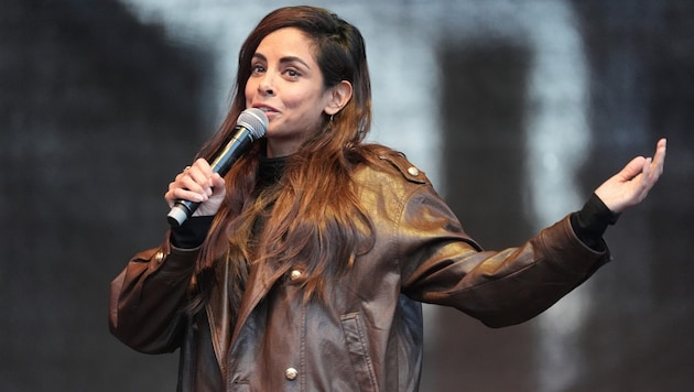 Viele Fans wunderten sich, warum Fernandes trotz der schweren Vorwürfe gegen ihren Ex-Mann noch ...