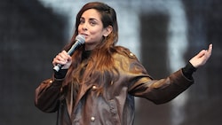 Viele Fans wunderten sich, warum Fernandes trotz der schweren Vorwürfe gegen ihren Ex-Mann noch ...