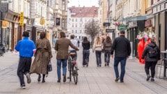 Bis 9 Uhr darf geradelt werden, danach heißt es „Bitte absteigen“.