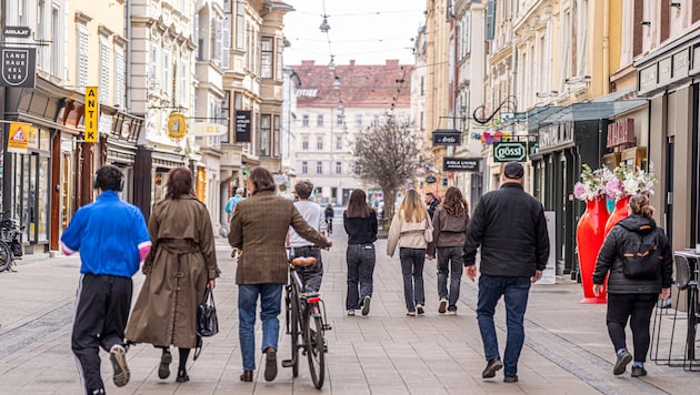 Bis 9 Uhr darf geradelt werden, danach heißt es „Bitte absteigen“.