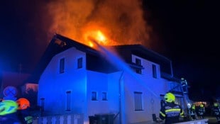 In der Nacht auf Freitag stand ein Dachstuhl in Zeltweg in Vollbrand.