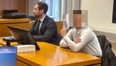 „Es tut mir von Herzen leid“, beteuert die 25-Jährige beim Prozess in Klagenfurt mit Anwalt ...