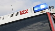 Die Feuerwehr konnte die Ausbreitung am Dach letztlich verhindern (Symbolbild).