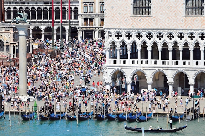 ... und Dogenpalast