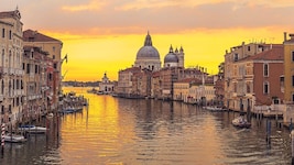 Kanäle, Brücken, alte Bausubstanz: Venedigs Flair ist einzigartig.