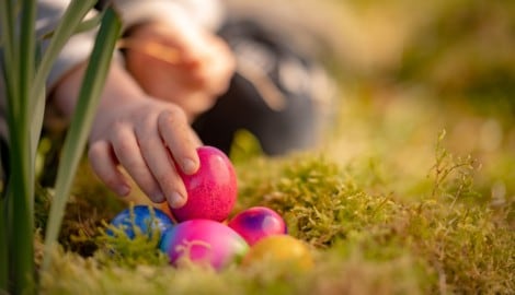 Das Verstecken und Suchen der Ostereier eignet sich hervorragend für ein Fitness-Workout.