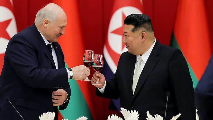 Auf die „Freundschaft“ wird auch ein Gläschen Wein getrunken.