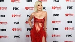 Bei den iHeartRadio Music Awards zeigte sich die 52-Jährige in einem Kleid, das alles zugleich ...