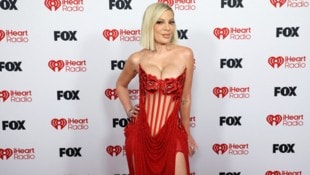 Bei den iHeartRadio Music Awards zeigte sich die 52-Jährige in einem Kleid, das alles zugleich ...
