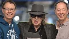 Von links: „Wunderland“-Gründer Frederik Braun, Rocker Udo Lindenberg und „Wunderland“-Gründer ...