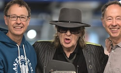 Von links: „Wunderland“-Gründer Frederik Braun, Rocker Udo Lindenberg und „Wunderland“-Gründer ...