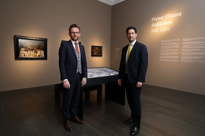 Paul Schuster, Leiter von Schloss Eggenberg und Alte Galerie und Kurator Stefan Albl (v.l.) ...