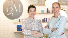 Karoline Sagmeister (links) und Gloria Mang, Podcasterinnen bei „Beyond Beauty“.