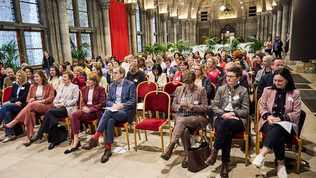 Zahlreiche Kommunalpolitikerinnen trafen sich in Wien zum Austausch.