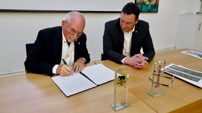 Große Emotionen in Bärnbach: Kresch unterschreibt die Schenkung ...
