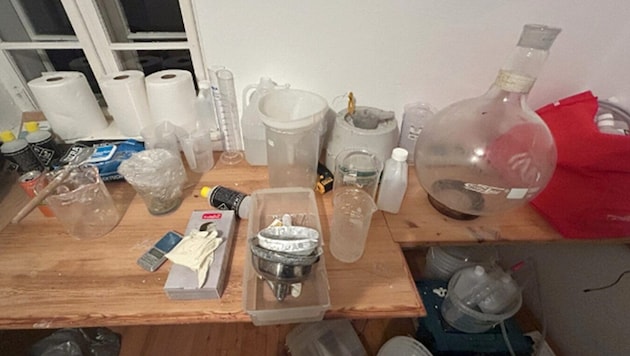 Amphetaminpaste, Methampetamin und weitere riesige Mengen an Suchtmitteln wurden von der Polizei ...