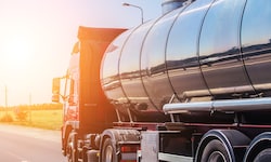 Branchenexperten zufolge exportierte das Land 2025 fast fünf Millionen Tonnen Benzin. Das ...