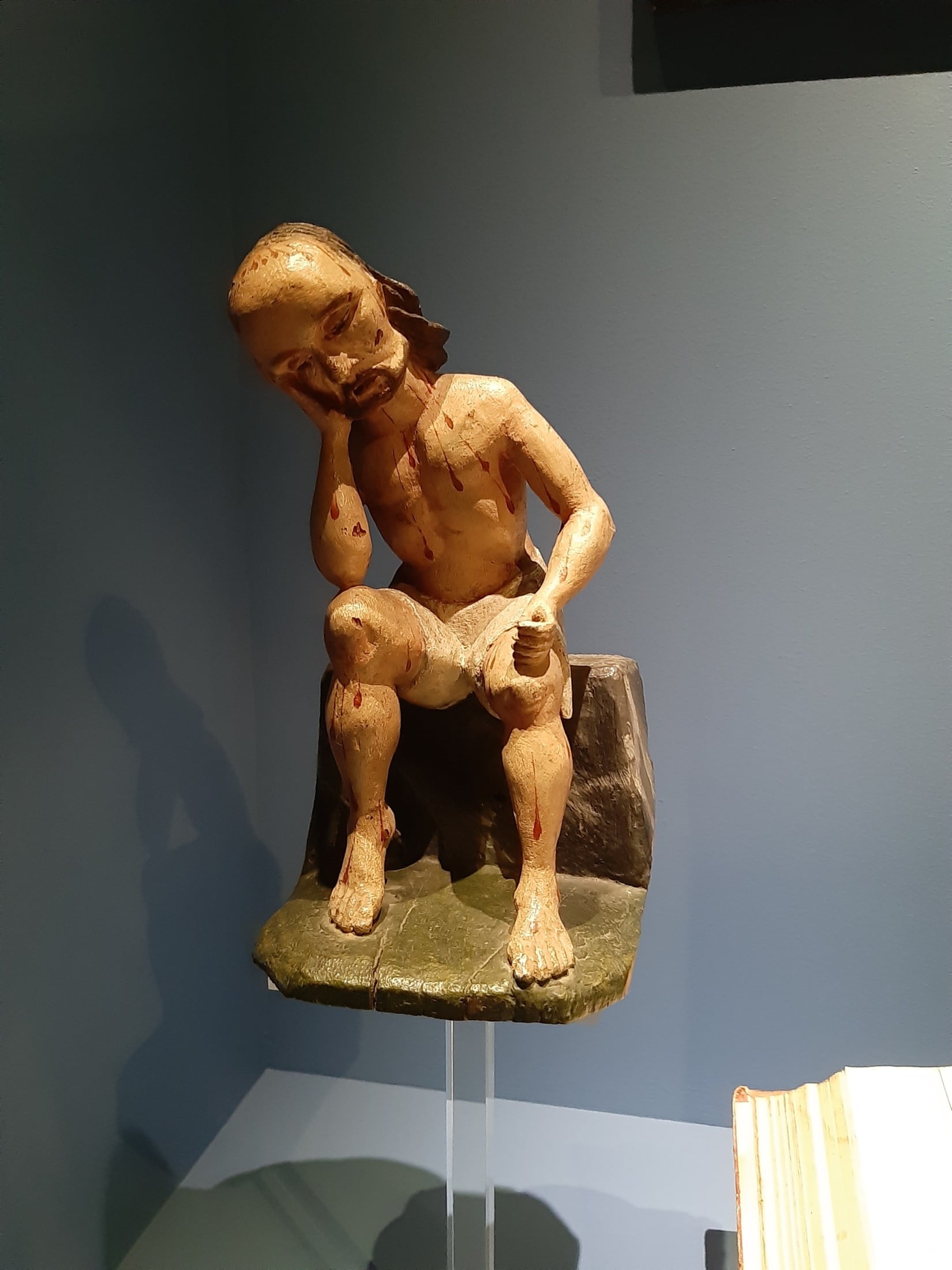 Statue, die 2021 bei der Ausstellung „Zur Hölle mit dem Himmel“ in St. Paul zu sehen war.