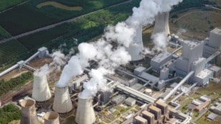 Das Braunkohlekraftwerk in Lausitz, im Osten des Landes, ist seit über 50 Jahren in Betrieb, ...