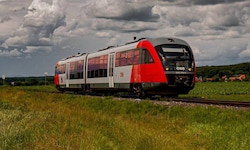 Dunkle Wolken ziehen über der Thermenbahn auf. 