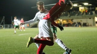 Hallein (vorne Reichl) biss sich an Straßwalchen (h. Weiß) die Zähne aus