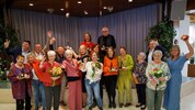 Die Siegerinnen des Wettbewerbs: Traude Veran (1. Reihe, 1.von links), Martha Hansl, Anneliese ...