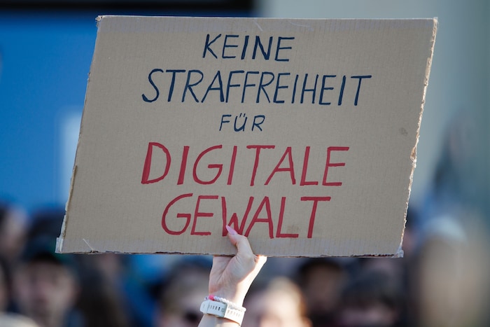 „Digitale Gewalt“ beinhaltet unter anderem Belästigung, Herabwürdigung oder Diskriminierung im ...