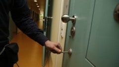 Häfenreport über hohe Kosten und flüchtige Straftäter.