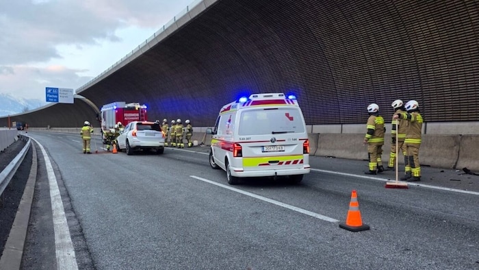 30 Kräfte der Feuerwehr Altenmarkt und das Rote Kreuz waren im Einsatz.