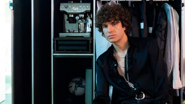 Man sieht es ihm kaum an, aber The Kooks-Frontmann Luke Pritchard hat auch schon seinen 40er ...