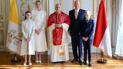 Papst Leo XIV. mit Fürst Albert II., dessen Gattin Charlène und deren Kindern.