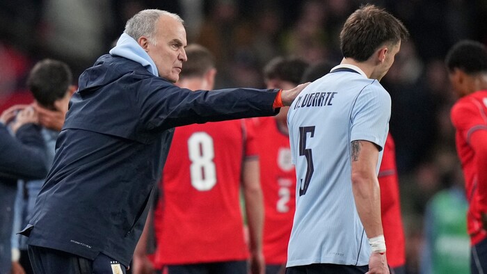 Manuel Ugarte (rechts)