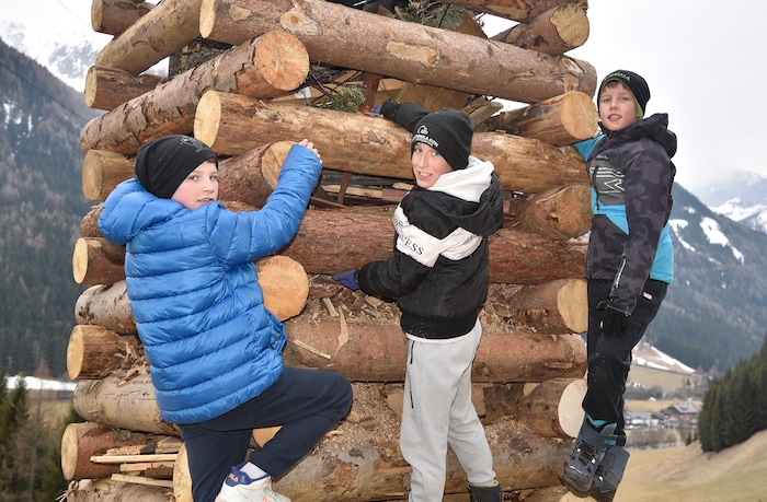 Alles handgemacht: Mario, Sandro und Lukas auf 1300 Meter Seehöhe in Zederhaus