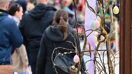 Mit ihrem Sohn wollte die Mutter einen Ostermarkt besuchen.