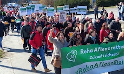 Etwa 1500 Personen demonstrierten am Samstag gegen die Schließungspläne. 