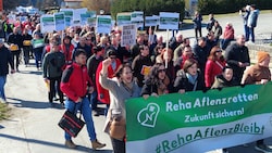 Etwa 1500 Personen demonstrierten am Samstag gegen die Schließungspläne. 