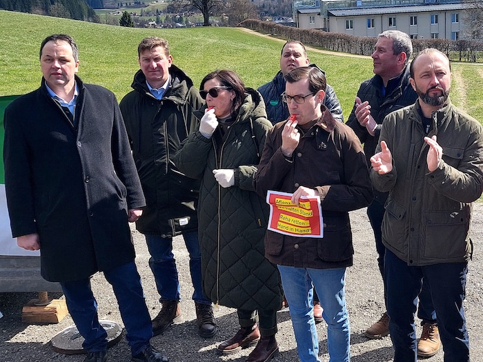 Vertreter von SPÖ, ÖVP und FPÖ waren vor Ort.